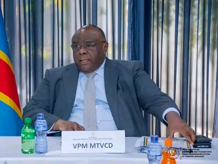 Crash d’avion à Kenge : TRACEP CONGO AVIATION suspendue par Jean Pierre Mbemba