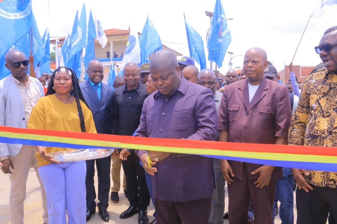 RDC : le gouverneur du Maniema Mussa Kabwankubi inaugure la place SONAHYDROC après plus de ...
