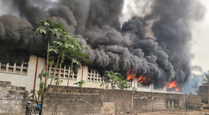 RDC : des motos, une pharmacie et un supermarché incendiés à Kikwit