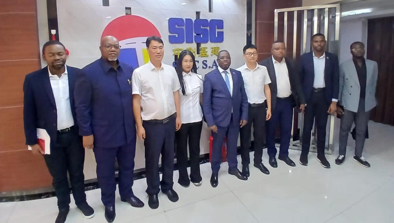 RDC : le gouverneur Crispin Mukendi échange avec SISC S.A. sur le projet d’aéroport national de Tshikapa