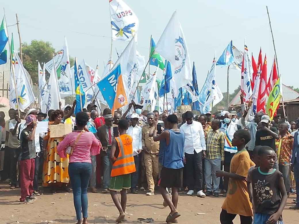 RDC : la population du territoire de Kamonia dans la rue pour soutenir la révision constit ...