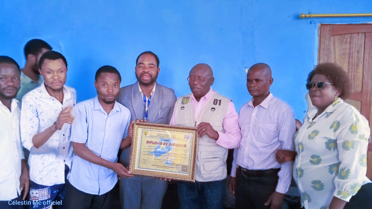 ISTM Tshikapa : le Pr Bosco Tshitenge Muyaya élevé au rang de « Grand Bâtisseur » grâce à ...