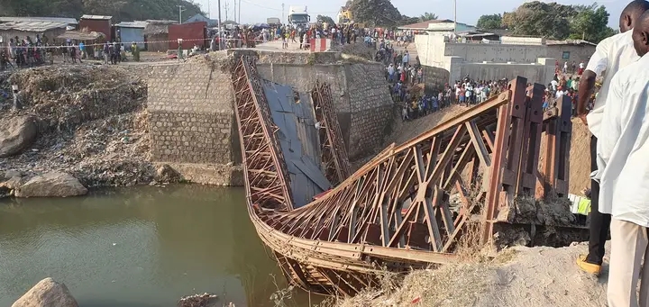 Sud-Kivu : le pont Kavinvira s’effondre sur la RN5 à Uvira, deux blessés enregistrés