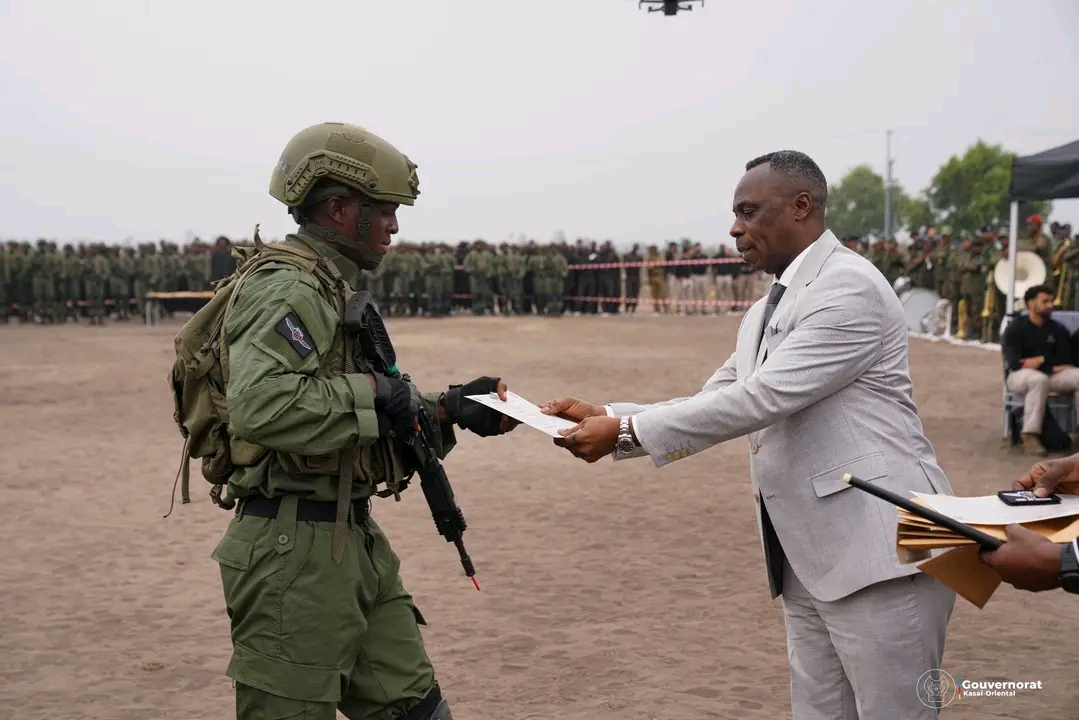 RDC : Jean-Paul Mbwebwa Kapo clôture la formation de la première cohorte de l’unité spécia ...
