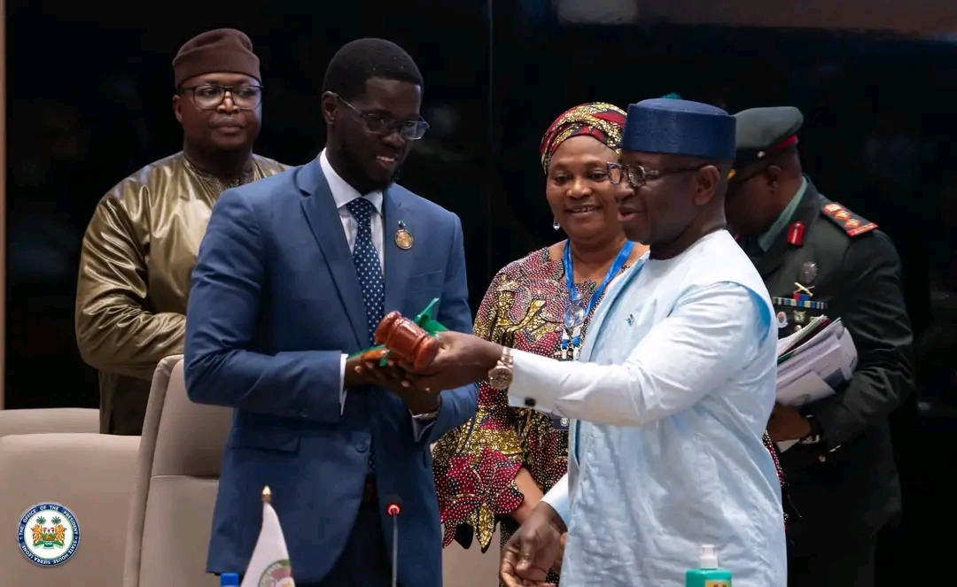 CEDEAO : le président sénégalais Bassirou Diomaye Faye prend la présidence de l'organisati ...