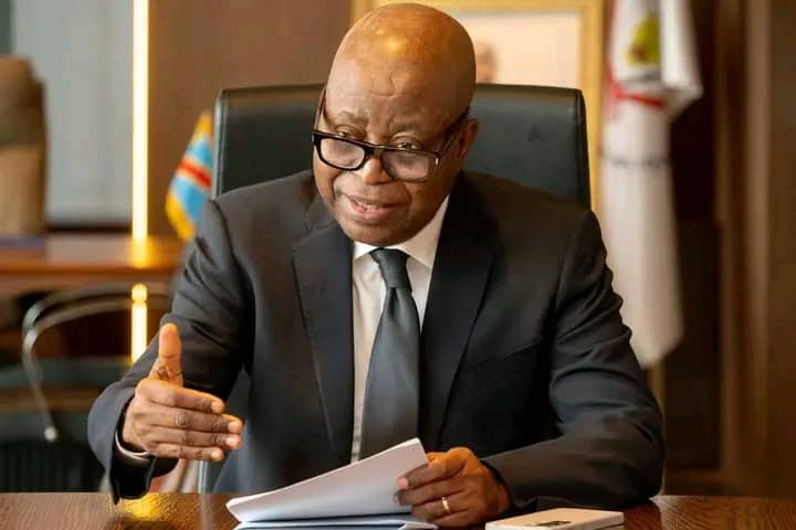 RDC : le gouvernement veut augmenter les salaires des agents de base et plafonner ceux des ...