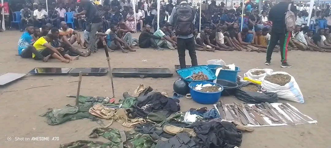 RDC : 48 présumés criminels présentés au public à Kinshasa lors d’un forum sécuritaire