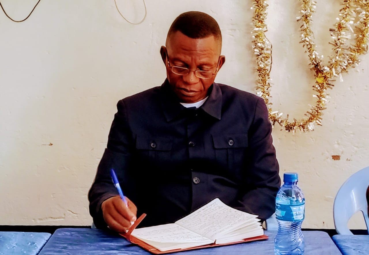 RDC : Le maire de Mwene-Ditu lance le site de numérisation des documents des agents de l'É ...