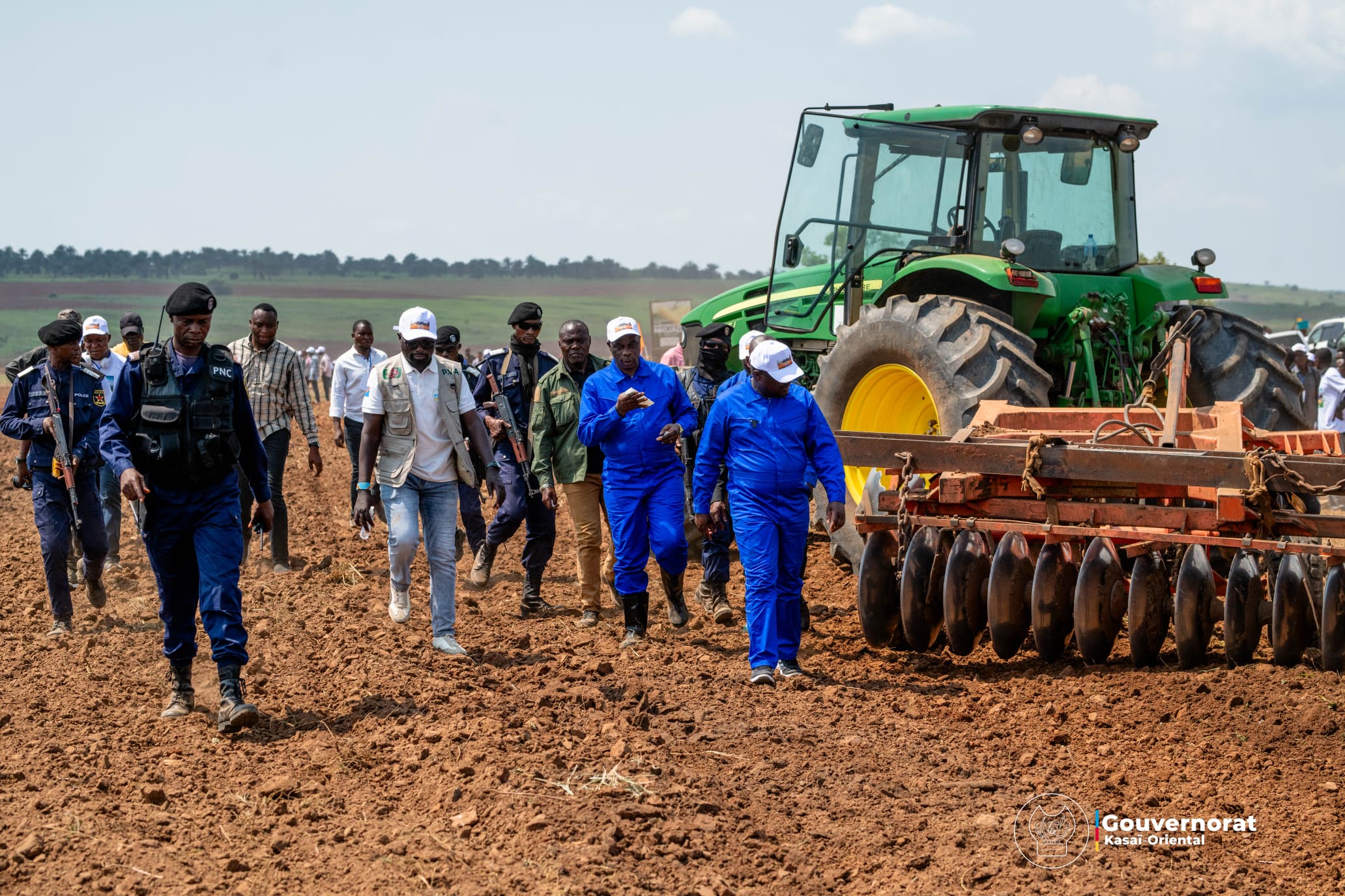 RDC : Muhindo Nzangi donne le go de la campagne agricole Saison A 2026-2027 au Kasaï Orien ...