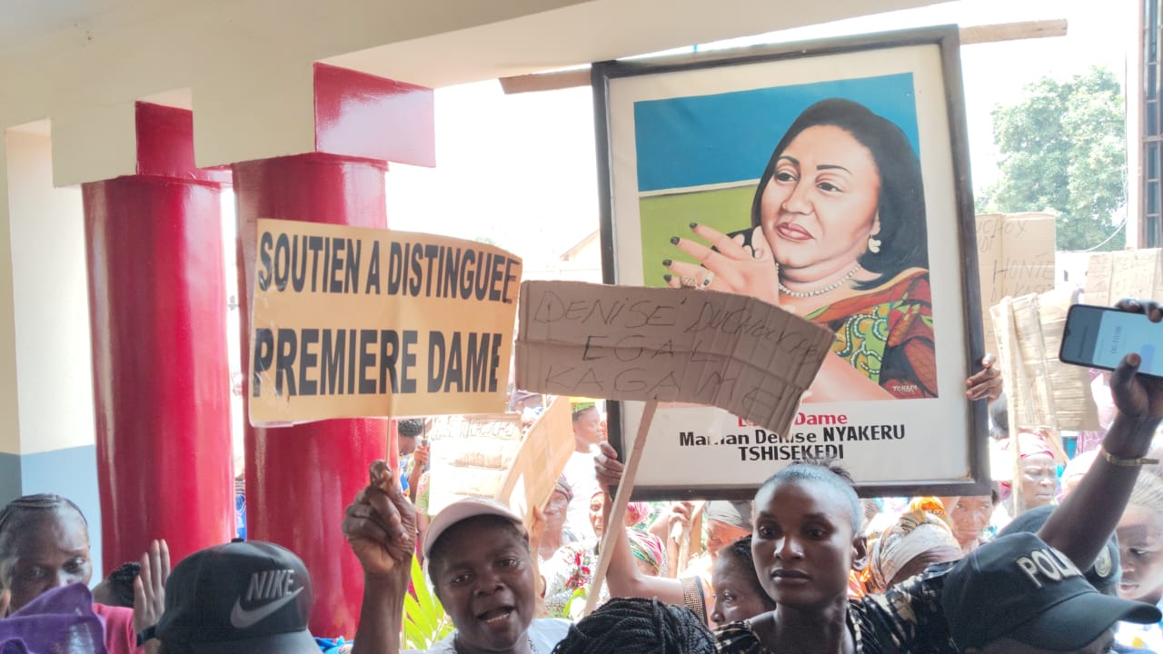 RDC : marche des femmes de l'Union Sacrée du Kasaï pour soutenir Denise Nyakeru et réclame ...