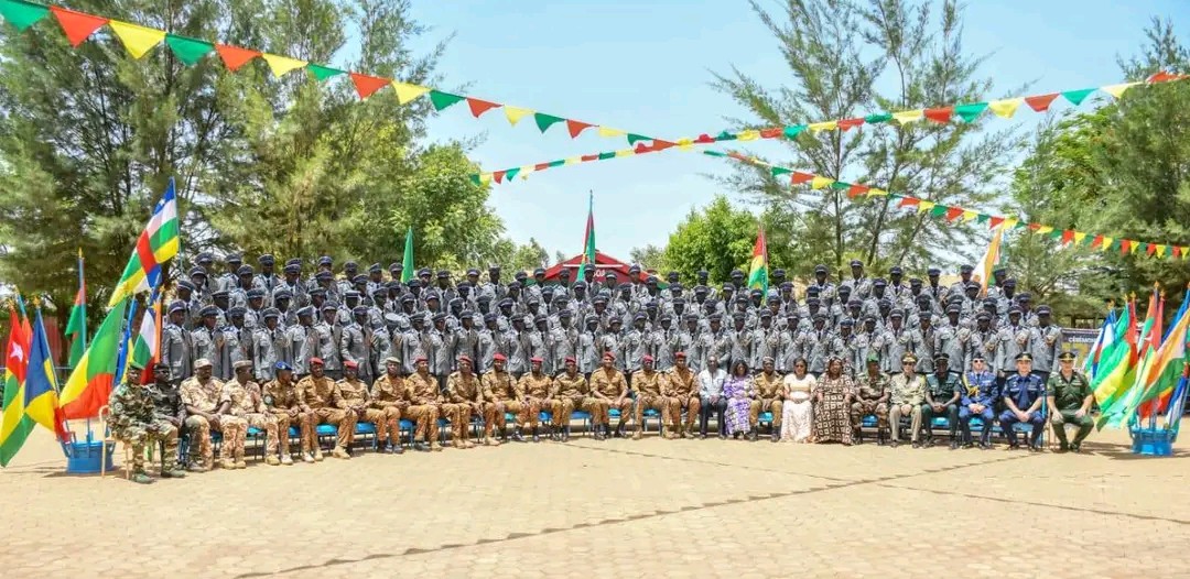 Burkina Faso : 1.161 nouveaux sous-officiers rejoignent officiellement les forces combatta ...