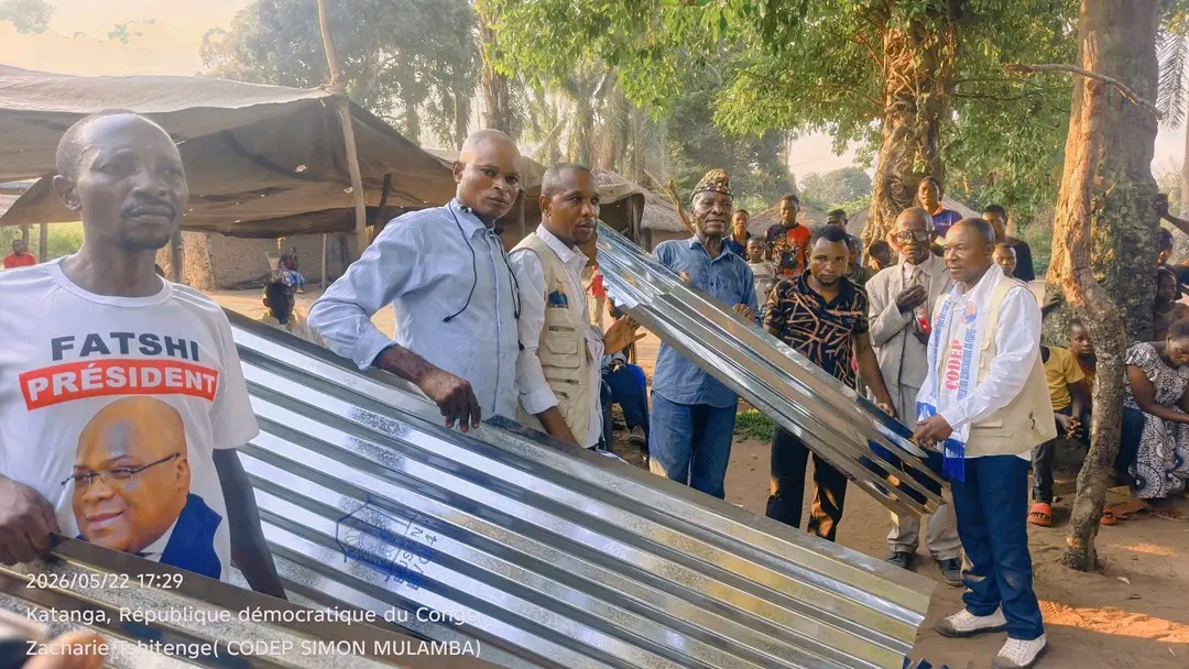 RDC : les victimes de l’incendie de Kena Kalamba bénéficient des tôles, don du député Simo ...
