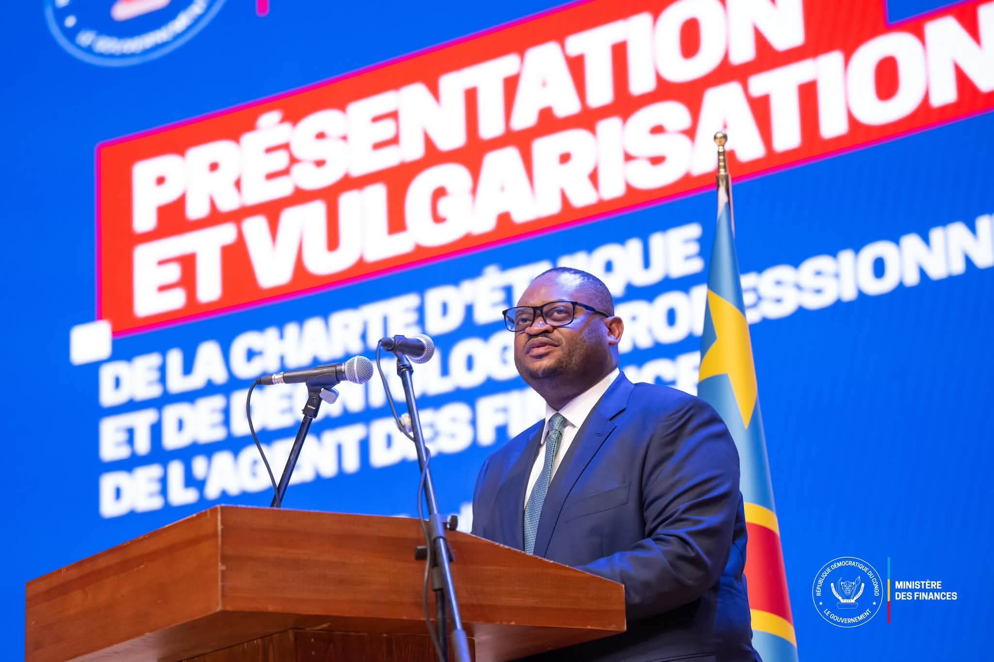 RDC : Le ministre national de finance  lance la campagne de vulgarisation de la charte d'é ...